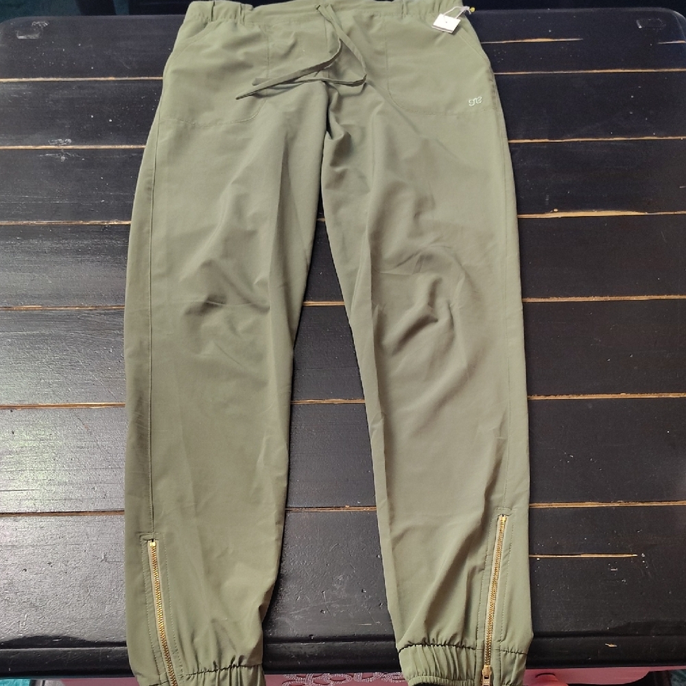 Albion Womenx Sage Green 💚 💚 💚 Joggers with Gold Zippers